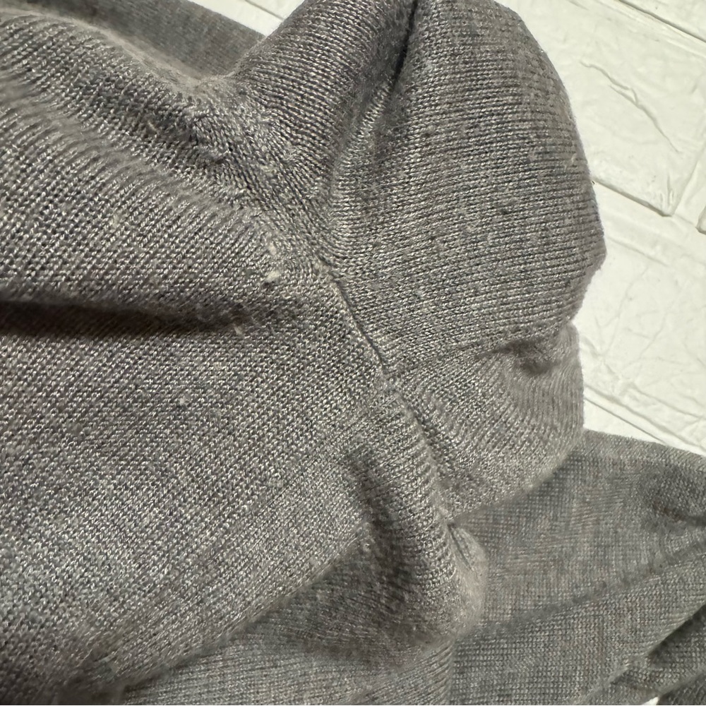 lululemon 🍋 athletica Gray Crew Neck Sweater - Picture 3 of 16